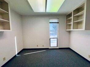 1950 Court St, Redding, CA à louer Photo du bâtiment- Image 2 de 9