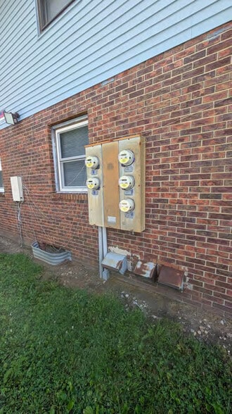 1007 Charlotte Dr, Normal, IL à vendre - Photo du bâtiment - Image 2 de 2
