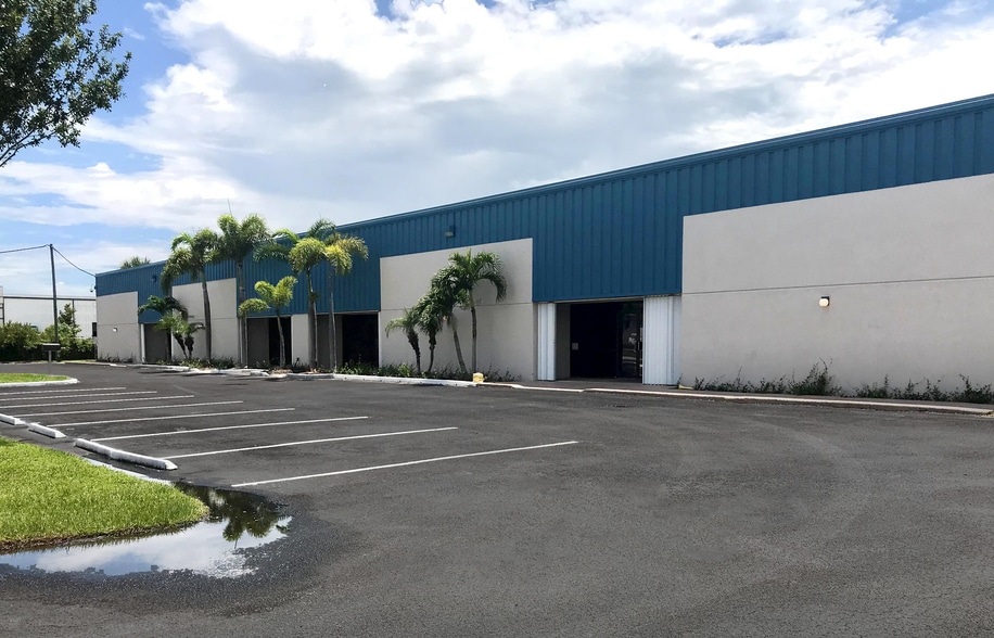 360 East Dr, West Melbourne, FL à vendre - Photo du bâtiment - Image 3 de 3