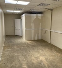 2B Stuart Rd, Harrow for lease Interior Photo- Image 2 of 3