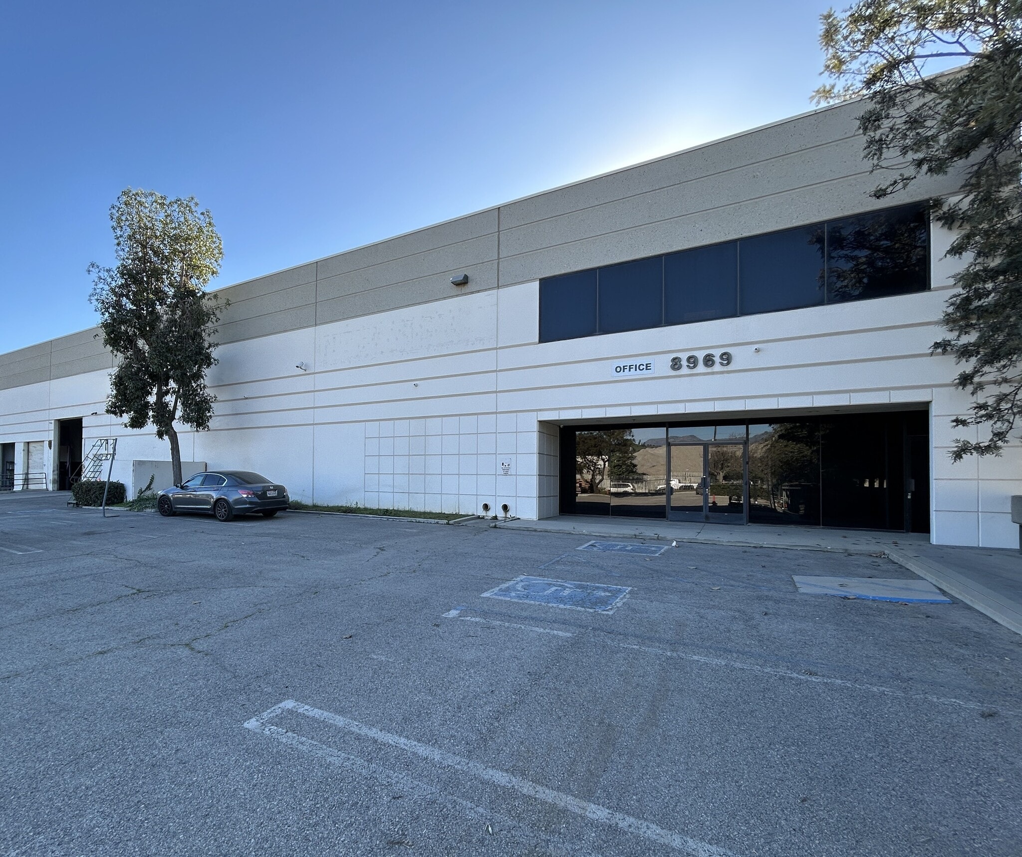 8963-8969 Bradley Ave, Sun Valley, CA for lease Primary Photo- Image 1 of 7