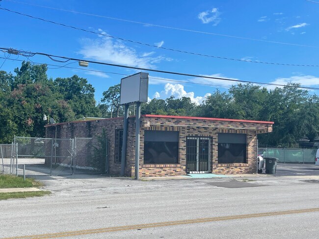 Plus de détails pour 833 Mason Ave, Daytona Beach, FL - Commerce de détail à vendre