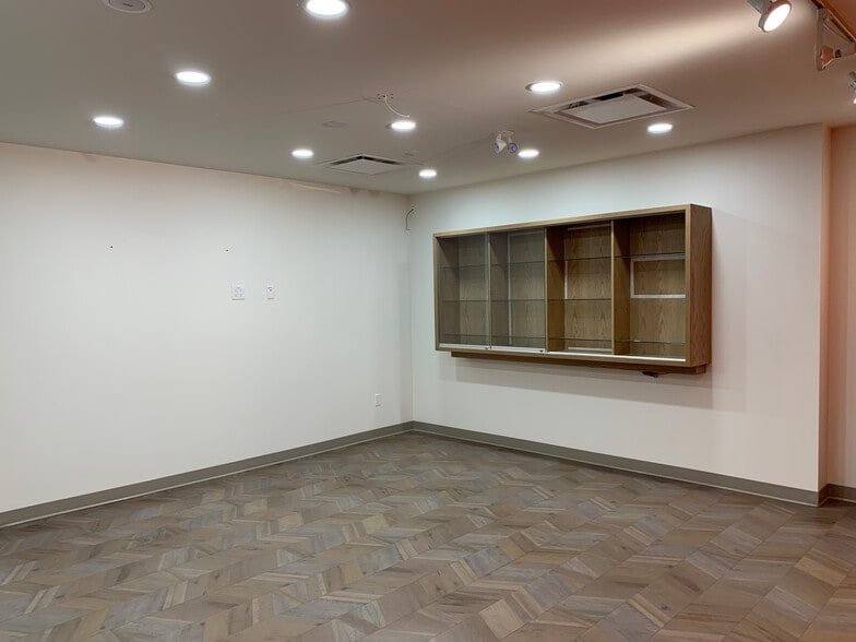 9665 101A Ave, Edmonton, AB à louer - Photo intérieure - Image 3 de 4