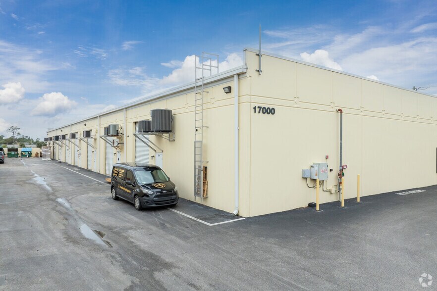 17000 Alico Commerce Ct, Fort Myers, FL for sale - Building Photo - Image 2 of 18