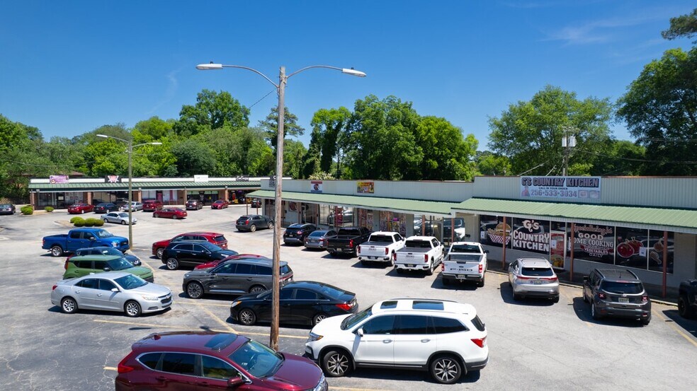 Oakwood Avenue Retail Center portefeuille de 2 propriétés à vendre sur LoopNet.ca - Photo du bâtiment - Image 3 de 12