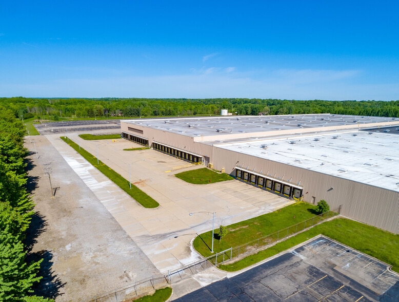 541 Perkins Jones Rd NE, Warren, OH for lease - Building Photo - Image 2 of 2