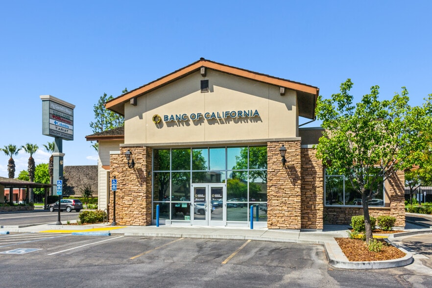 5126 N Palm Ave, Fresno, CA for sale - Building Photo - Image 2 of 12