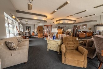 337 N Main St, West Bend, WI for lease Interior Photo- Image 1 of 6