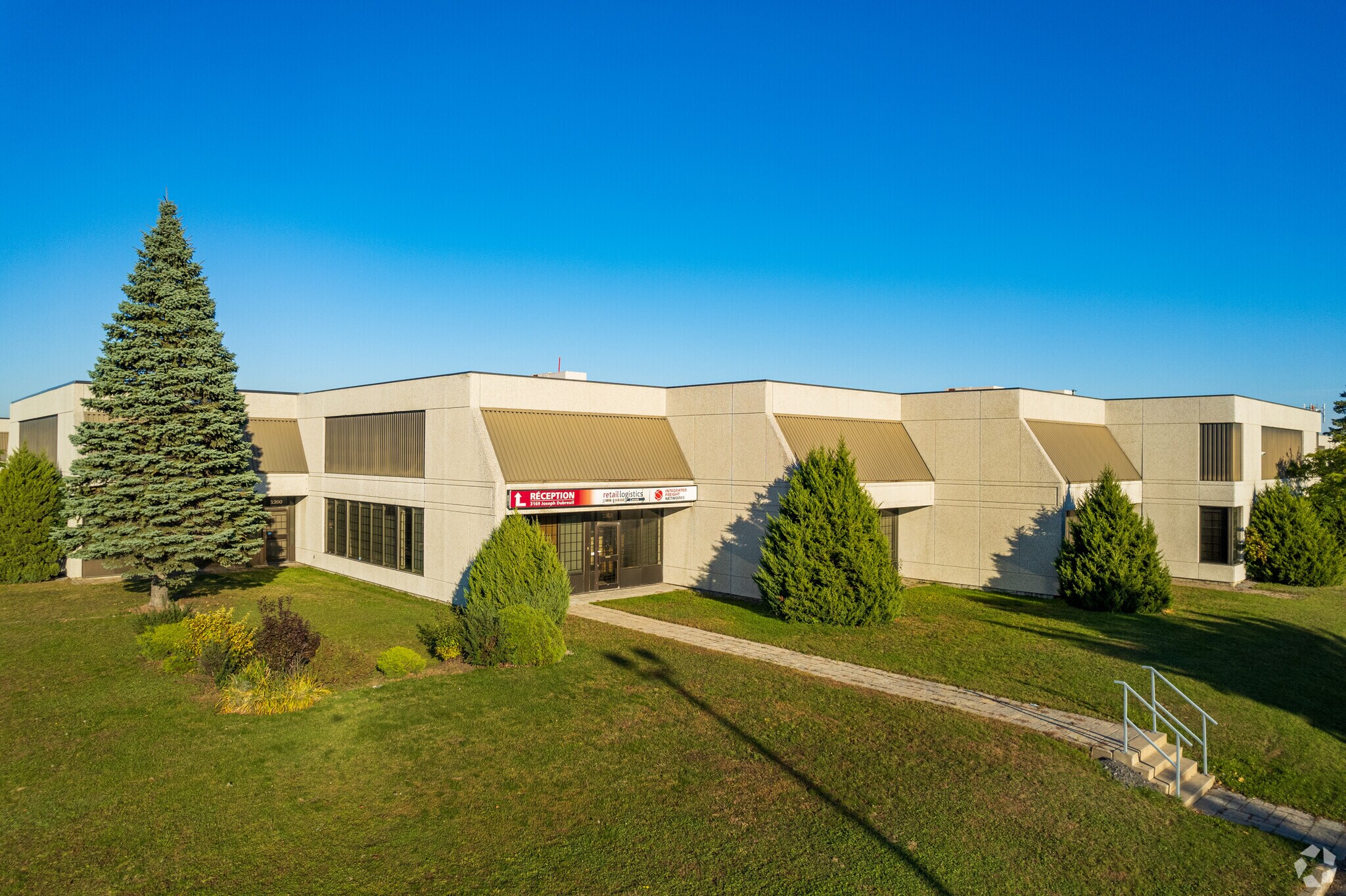 3145-3185 Rue Joseph-Dubreuil, Montréal, QC à louer Photo principale- Image 1 de 8