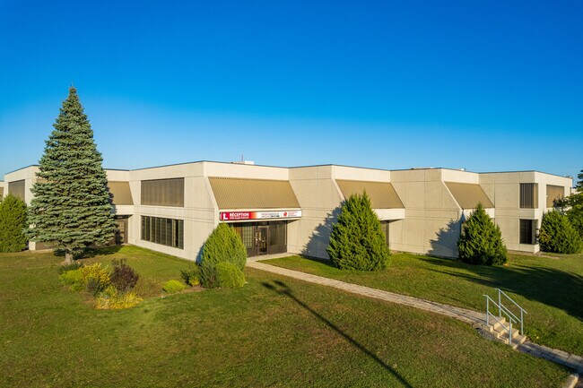 Plus de détails pour 3145-3185 Rue Joseph-Dubreuil, Montréal, QC - Industriel à louer