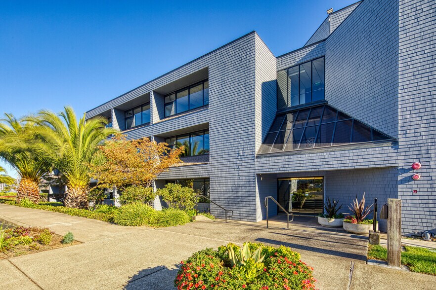 2320 Marinship Way, Sausalito, CA à louer - Photo du bâtiment - Image 2 de 4