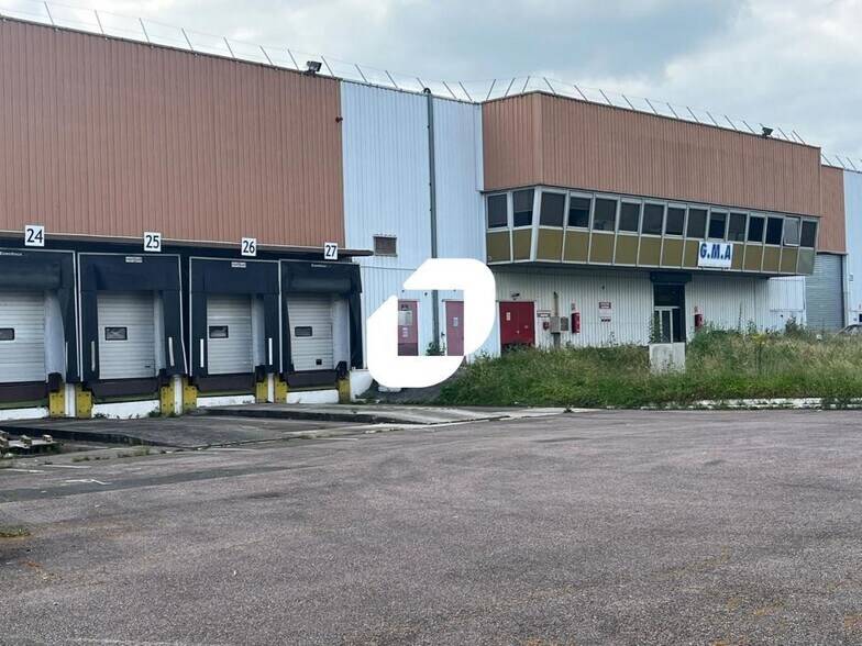 Industrial in Épône for lease - Building Photo - Image 2 of 8