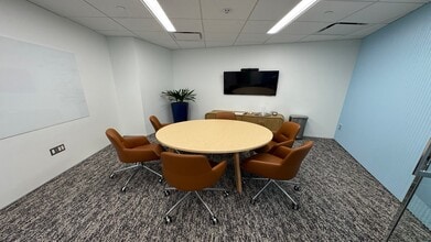 300 New Jersey Ave NW, Washington, DC à louer Photo du bâtiment- Image 2 de 8