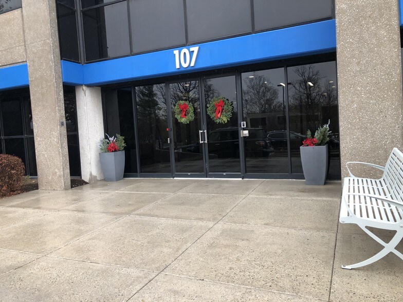 107 Carpenter Dr, Sterling, VA à louer - Photo du bâtiment - Image 3 de 11