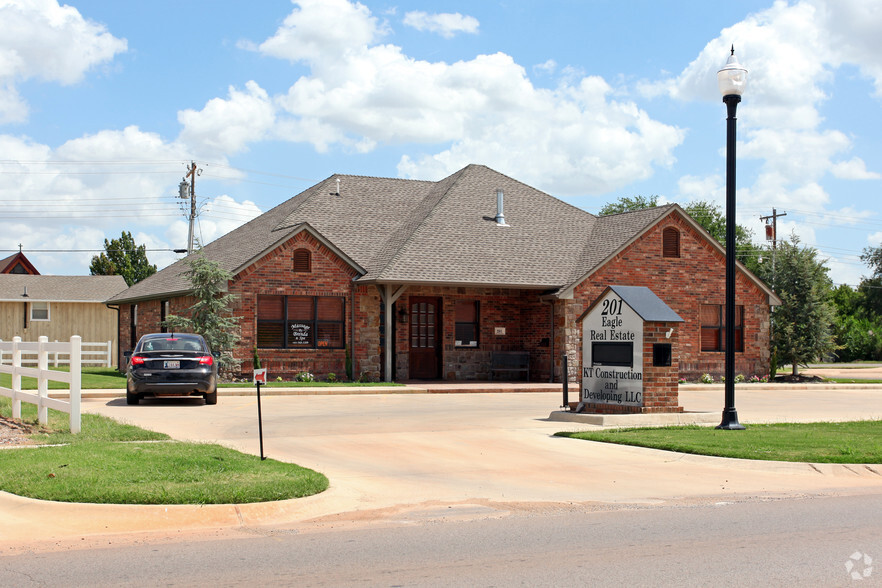 201 N Main St, Hennessey, OK for sale - Primary Photo - Image 1 of 1