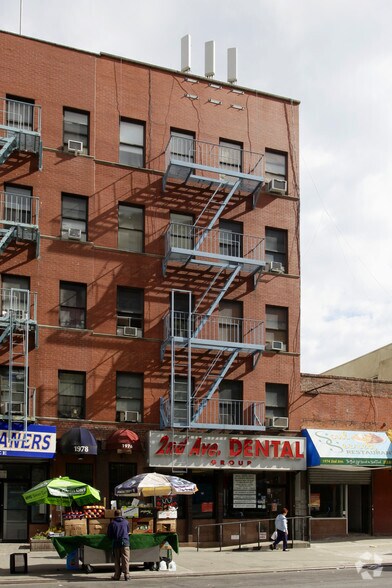 1976 2nd Ave, New York, NY à vendre - Photo du bâtiment - Image 3 de 37