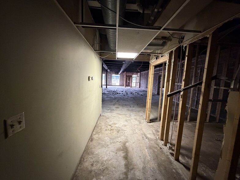 529-535 E 5th Ave, Gary, IN for lease - Building Photo - Image 2 of 21