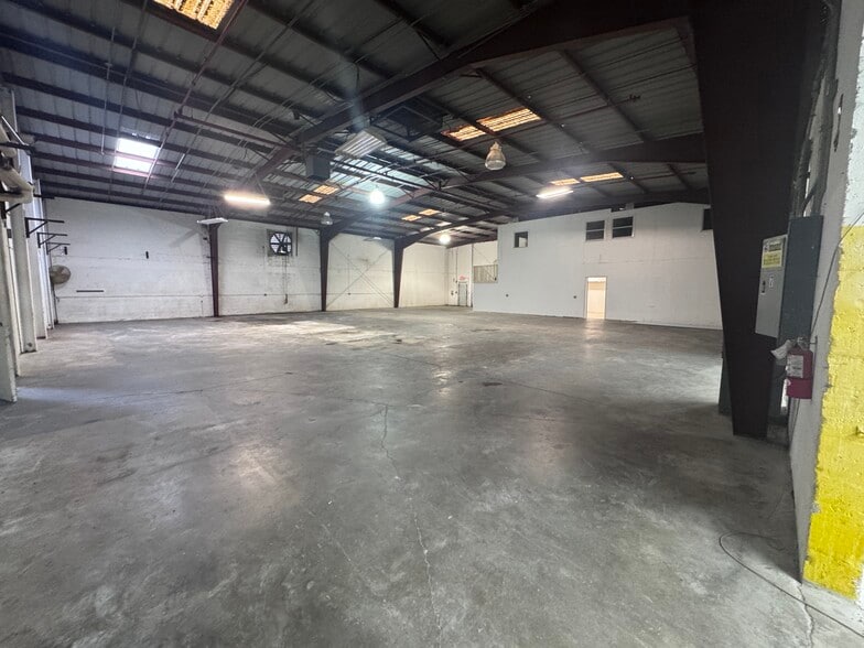 2610 Orange Ave, Fort Pierce, FL à louer - Photo du bâtiment - Image 3 de 16