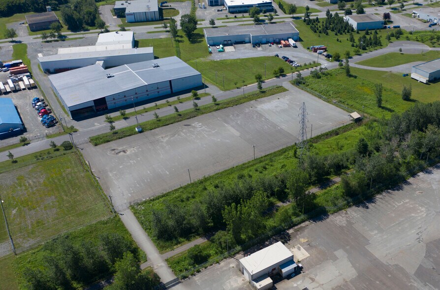 1040 Rue Daigneault, Granby, QC à louer - Photo du bâtiment - Image 2 de 2