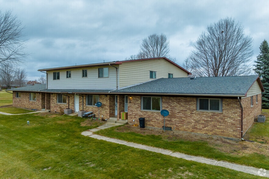1571 N Hickory Rd, Owosso, MI for sale - Primary Photo - Image 2 of 27
