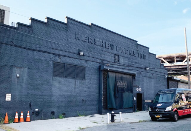 42-20 12th St, Long Island City, NY à vendre - Photo du bâtiment - Image 3 de 4