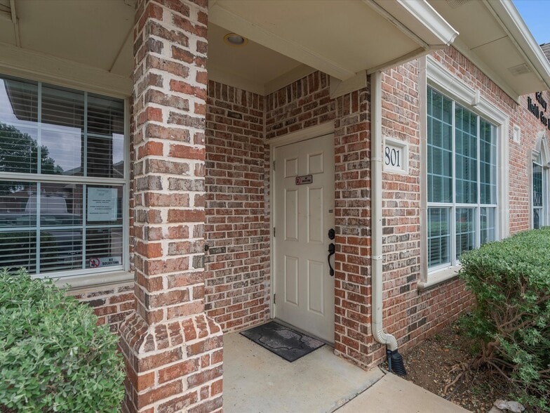 2840 Keller Springs Rd, Carrollton, TX à vendre - Photo du bâtiment - Image 2 de 20
