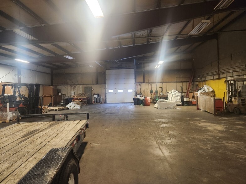 931 John Stark Hwy, Newport, NH à vendre - Photo du bâtiment - Image 3 de 6