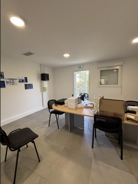 Bureau dans Saint Cannat à louer - Photo intérieure - Image 2 de 6