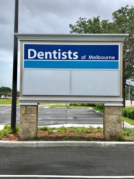 6455 N Wickham Rd, Melbourne, FL à louer - Photo du bâtiment - Image 3 de 4