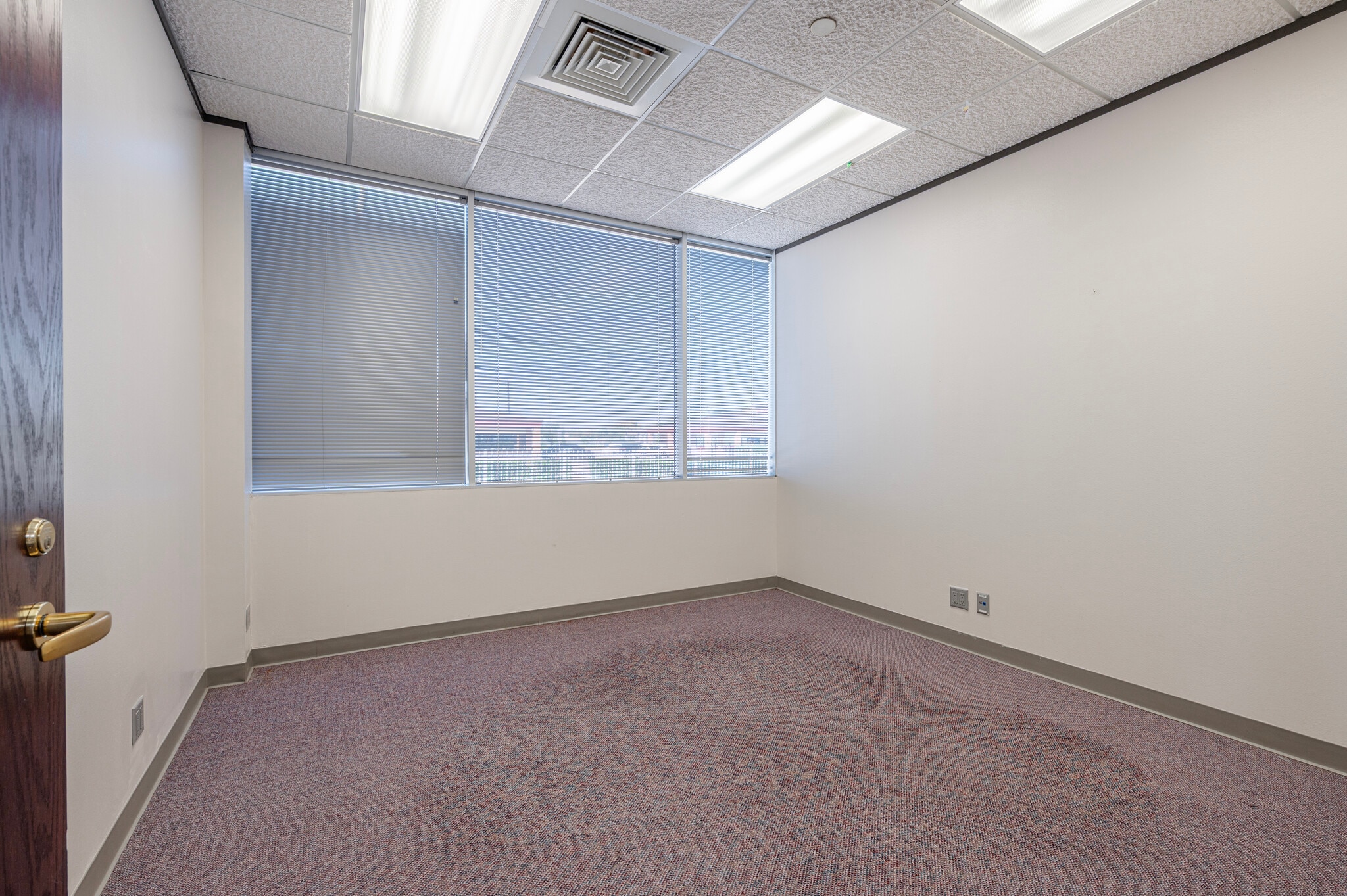 2947 E Broadway St, Pearland, TX for lease Interior Photo- Image 1 of 4