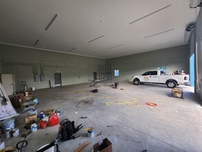 2051 Commerce Lakes Dr, Port Saint Lucie, FL à louer Photo intérieure- Image 2 de 11