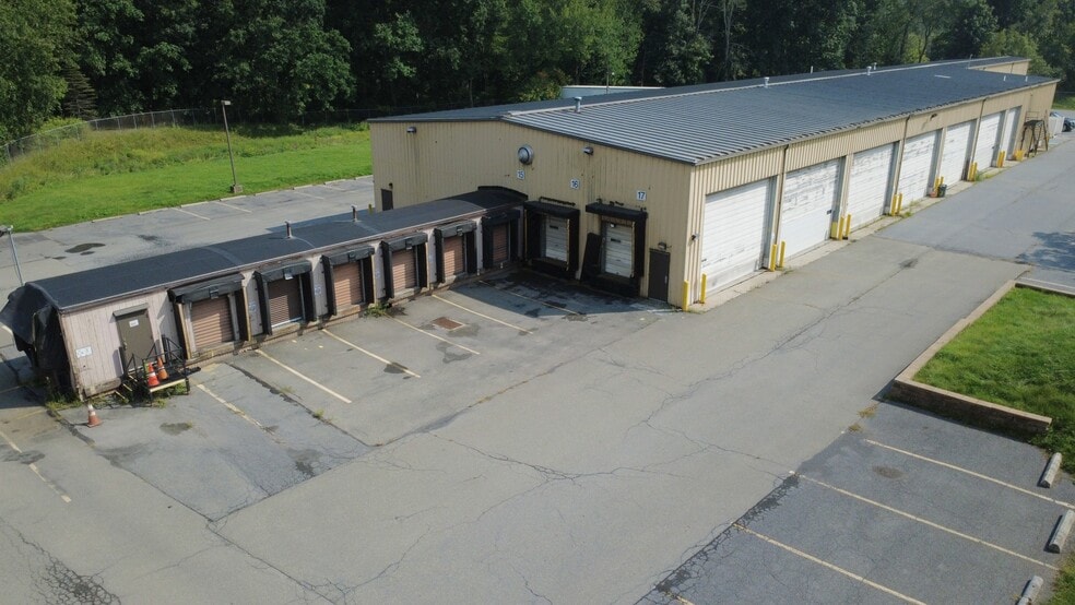 1504 Rockdale Ln, Stroudsburg, PA for lease - Building Photo - Image 3 of 3