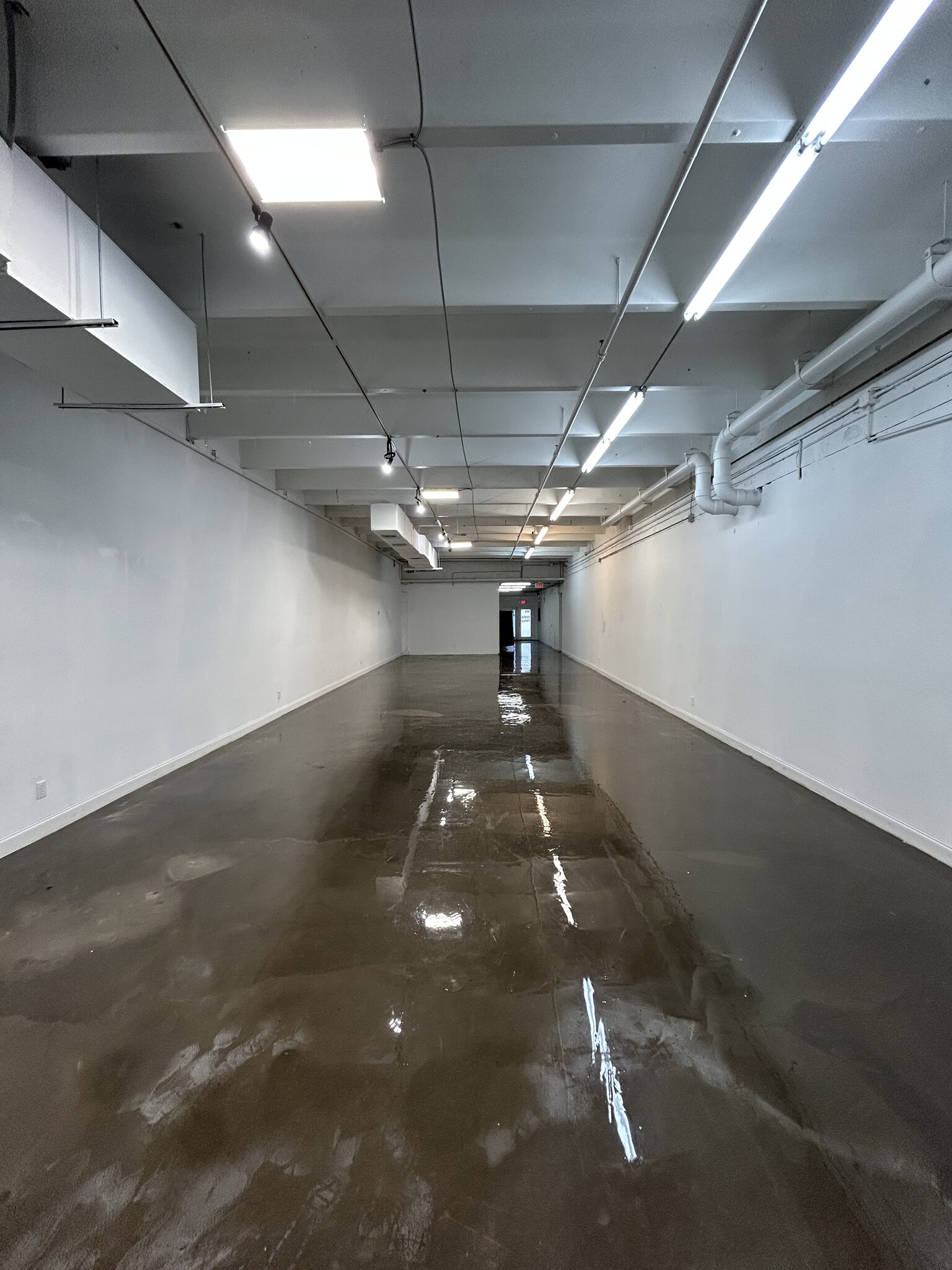 2401 NW 5th Ave, Miami, FL for lease Interior Photo- Image 1 of 8