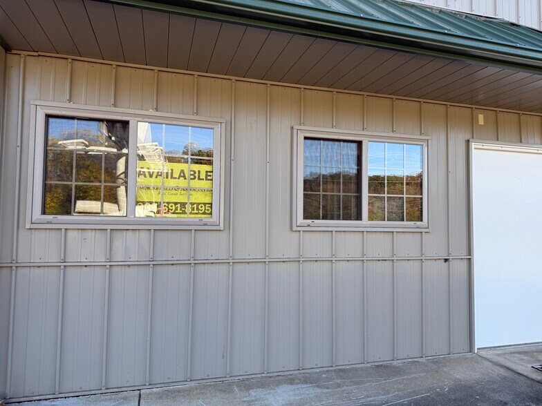 2803 W Lamar Alexander Pky, Friendsville, TN à louer - Photo du bâtiment - Image 3 de 19