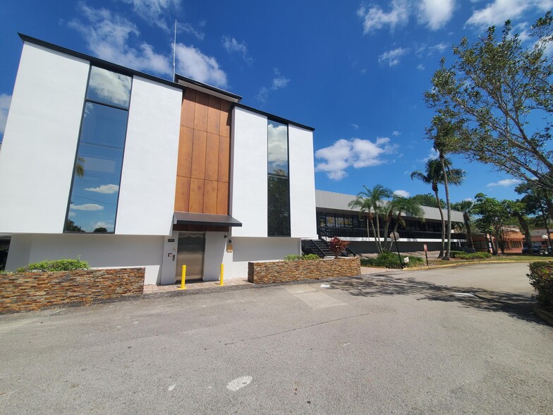 1860 N Pine Island Rd, Plantation, FL for lease - Building Photo - Image 3 of 6