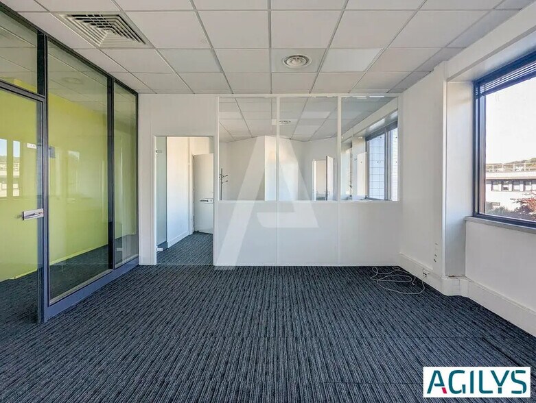 Office in Palaiseau for sale - Interior Photo - Image 1 of 11