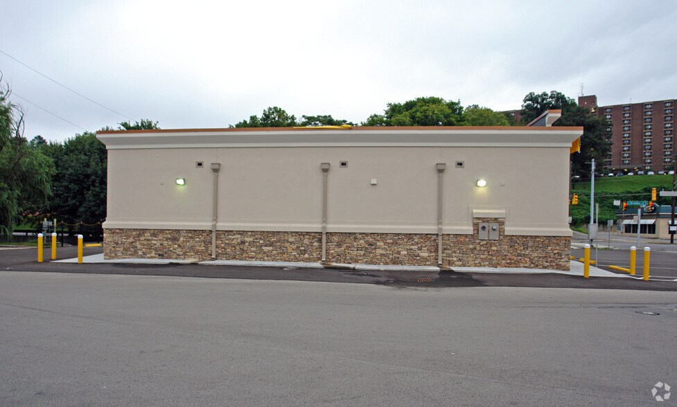 2201 N Broadway St, Knoxville, TN for sale - Building Photo - Image 2 of 6