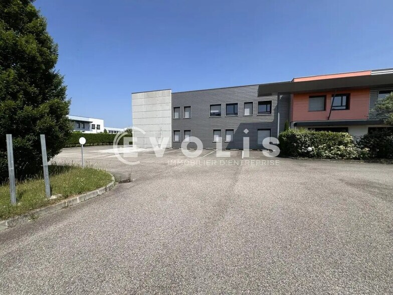 6 Rue De Lombardie, Saint-Priest à louer - Photo du bâtiment - Image 2 de 5