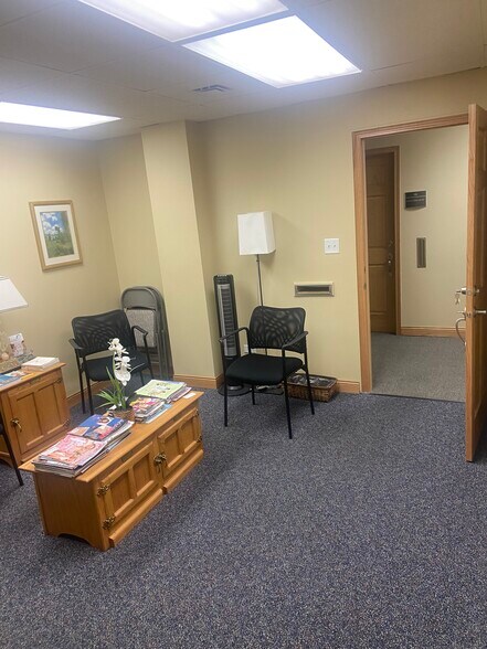 929 S Main St, Lombard, IL à louer - Photo intérieure - Image 3 de 15