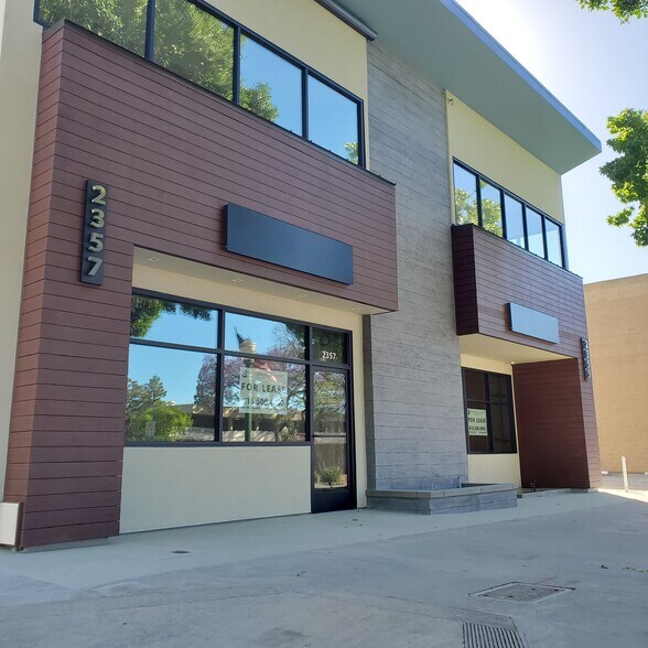 2355-2357 Honolulu Ave, Montrose, CA à louer - Photo du bâtiment - Image 2 de 6