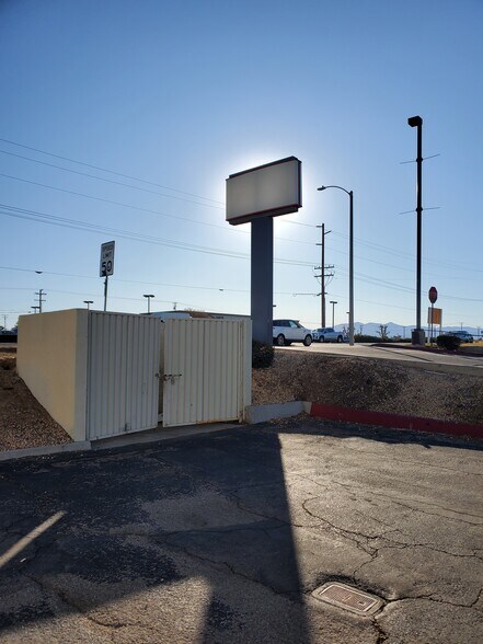 16990 Bear Valley Rd, Victorville, CA à vendre - Photo du bâtiment - Image 3 de 33