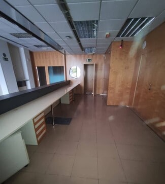 Plus de détails pour Multi-résidentiel à vendre