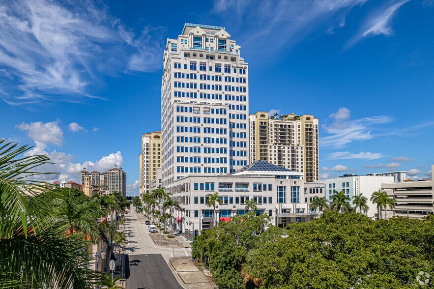 222 Lakeview Ave, West Palm Beach, FL à louer - Photo du bâtiment - Image 3 de 10