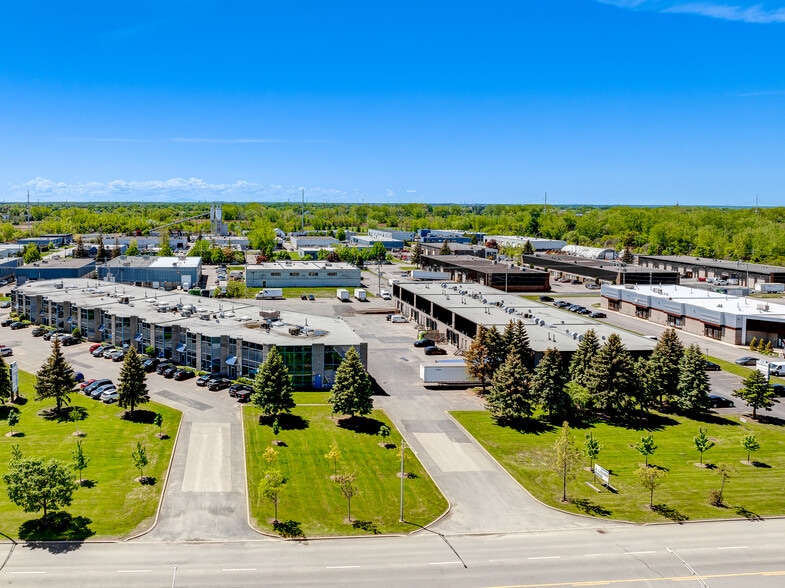 3600 Boul Matte, Brossard, QC à louer - Photo du bâtiment - Image 3 de 8