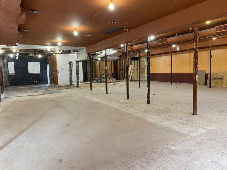 2-28 Jericho Tpke, Jericho, NY à louer - Photo intérieure - Image 3 de 4