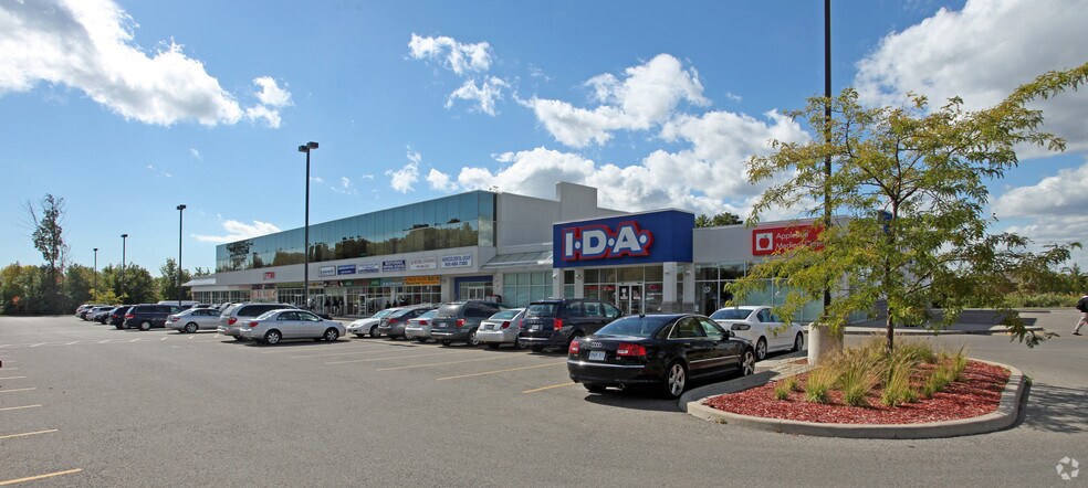 1 Rossland Rd W, Ajax, ON à louer - Photo du bâtiment - Image 3 de 4