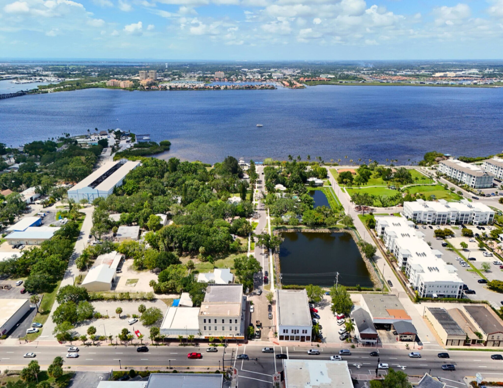 214 9th St E, Bradenton, FL à vendre Photo du bâtiment- Image 1 de 2