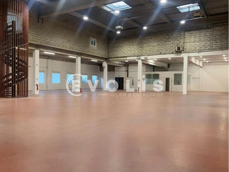 Flex dans Verrières-le-Buisson à louer - Photo du bâtiment - Image 3 de 18