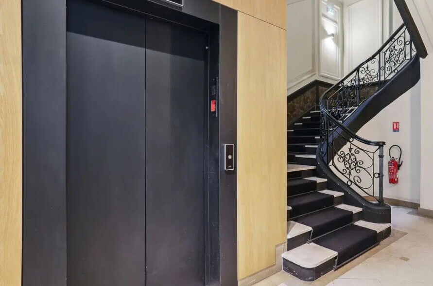 15 Rue La Fayette, Paris à louer - Photo du bâtiment - Image 2 de 14