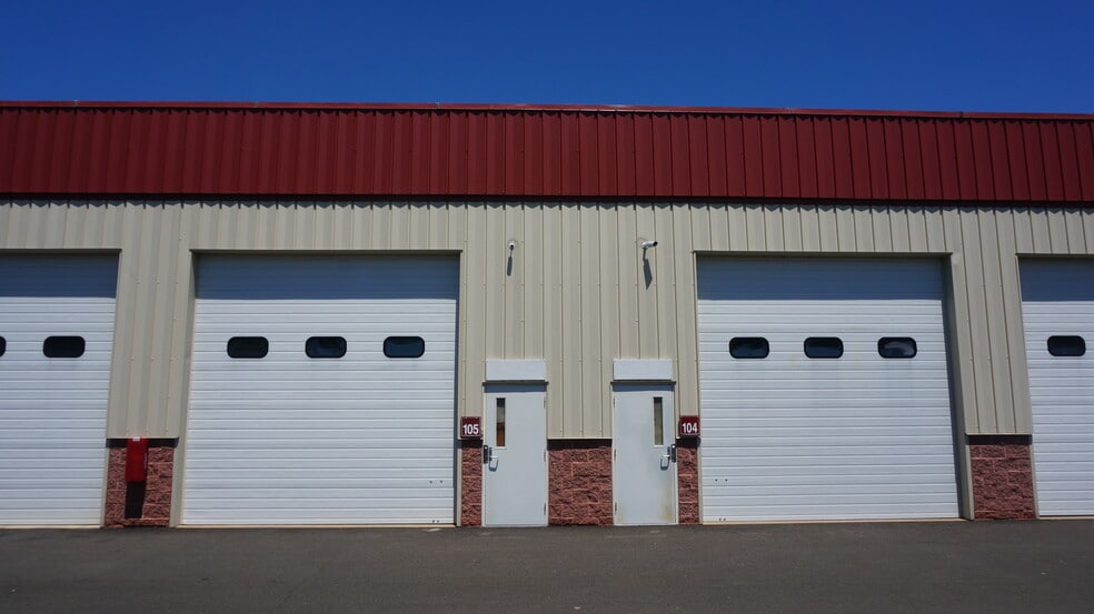 200 Old County Cir, Windsor Locks, CT for lease - Building Photo - Image 2 of 13